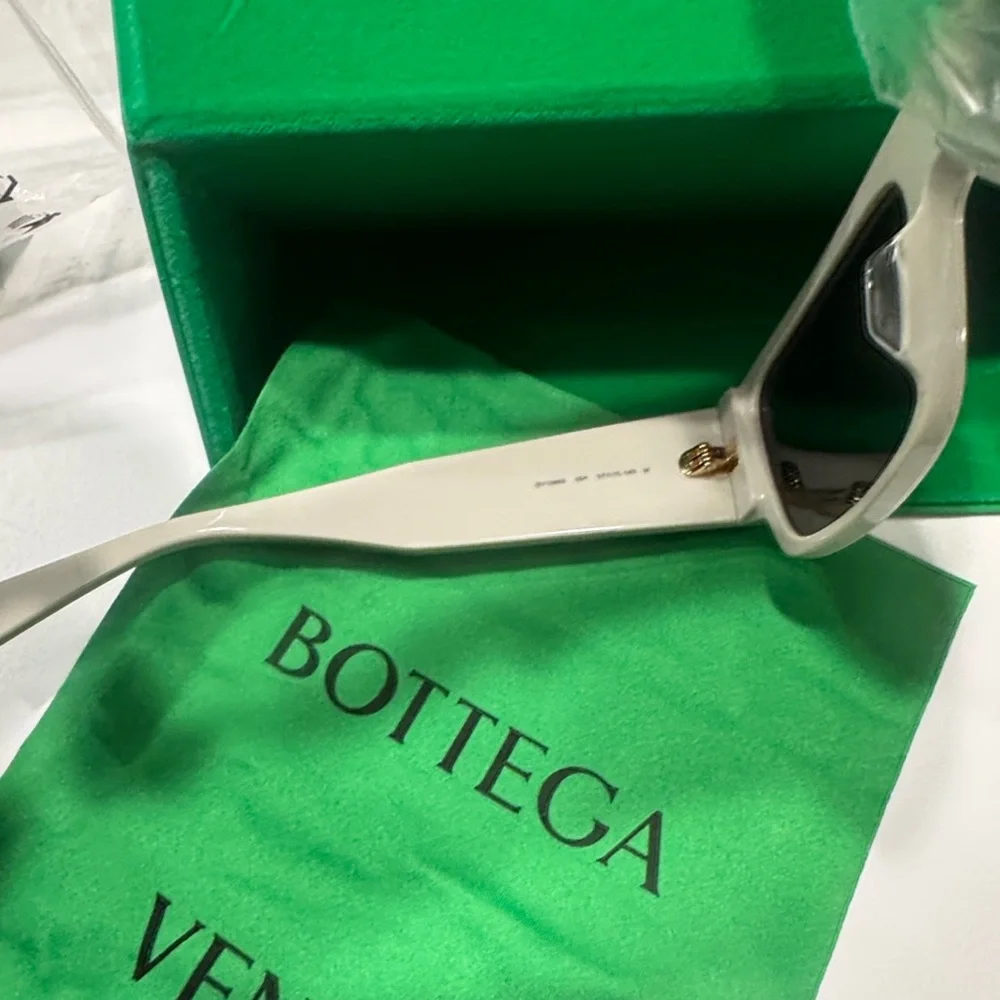Bottega Veneta Green Sign
